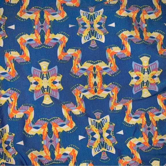 🔲LULAROE Blue Patterned Women's Top "CLASSIC TEE" size Large - Picture 6 of 7